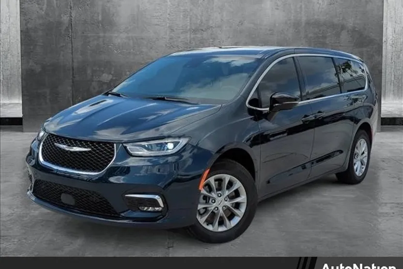 2025 Chrysler Pacifica photo 1