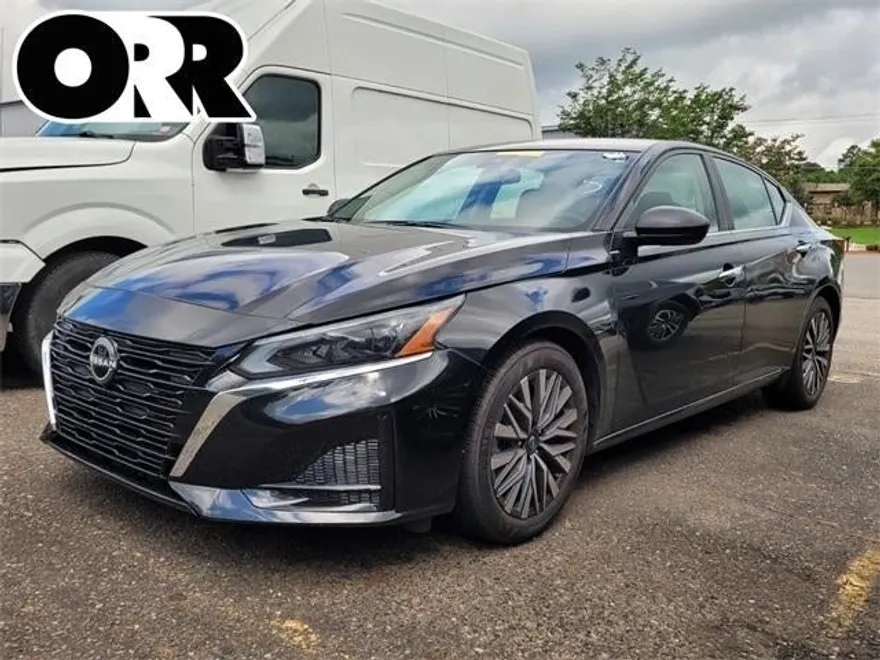 2024 Nissan Altima 2.5 SV photo 1