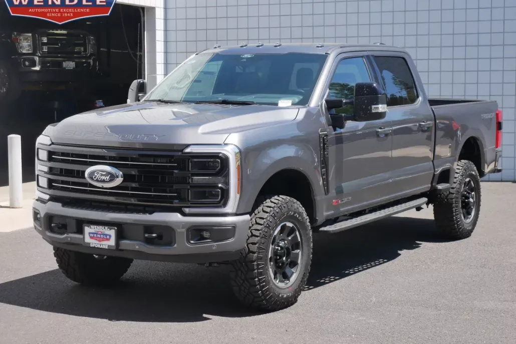 2025 Ford F-350 Platinum photo 1