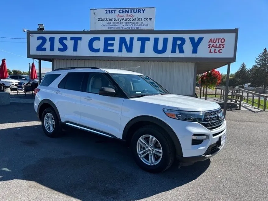 2024 Ford Explorer XLT photo 1