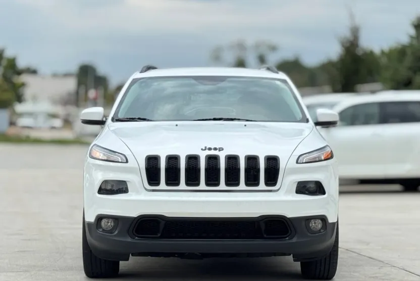 2018 Jeep Cherokee Limited Sport photo 1