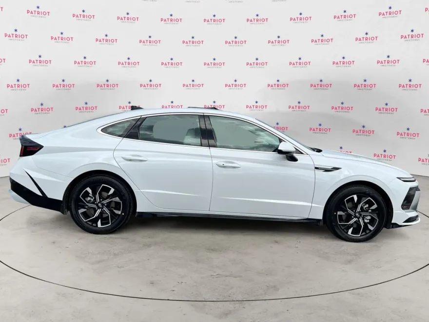 2025 Hyundai Sonata SEL photo 1