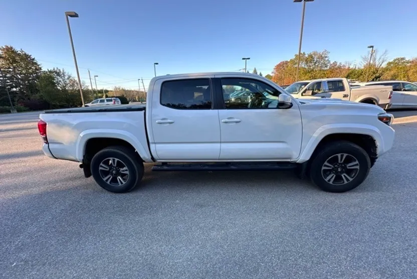 2017 Toyota Tacoma TRD Sport 4x4 Double Cab photo 1