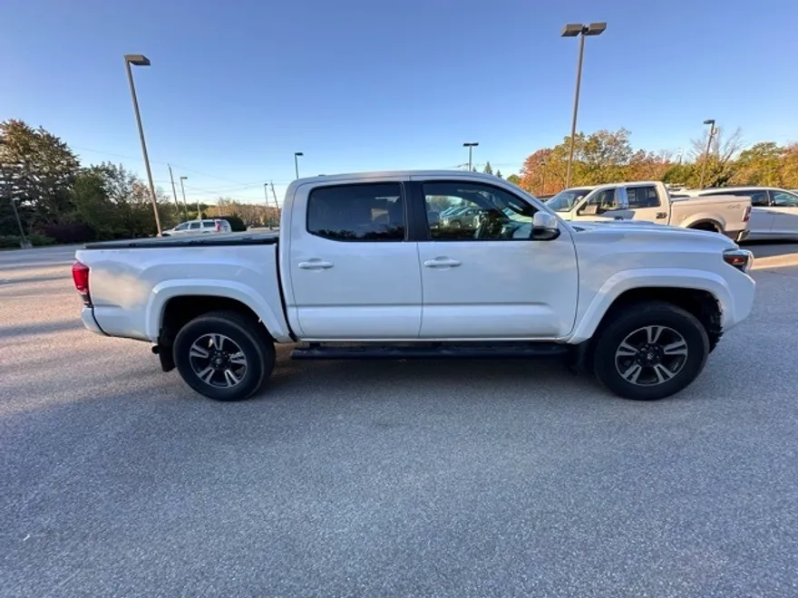 2017 Toyota Tacoma TRD Sport 4x4 Double Cab photo 1