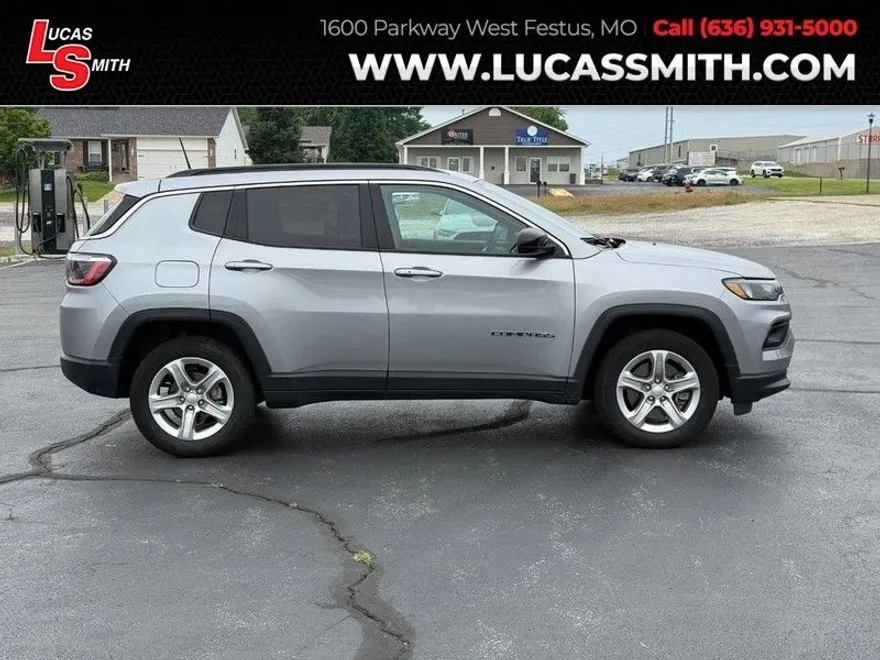 2024 Jeep Compass Latitude photo 1