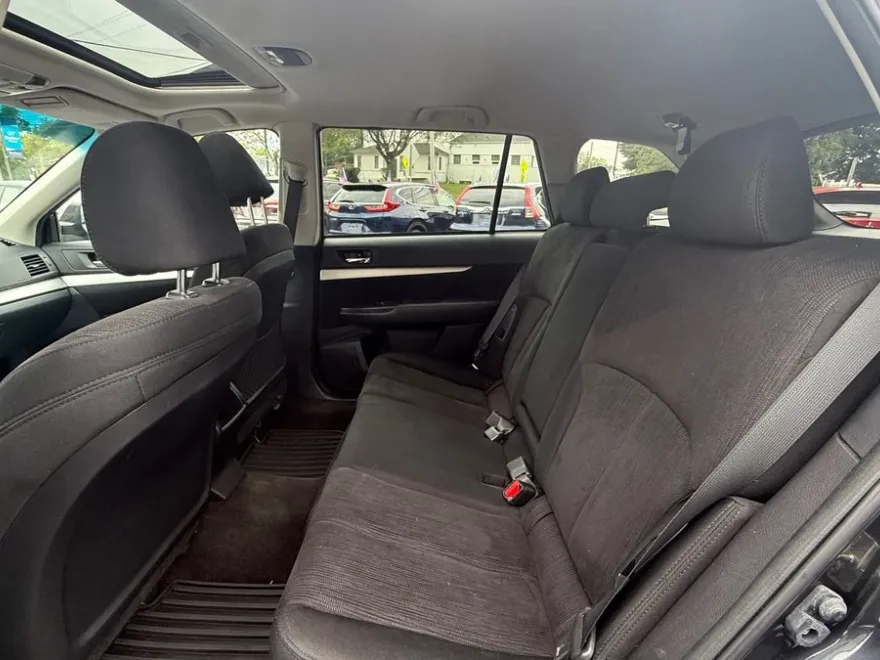 2013 Subaru Outback 2.5i Premium photo 1