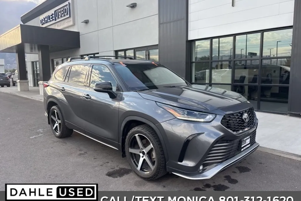 2021 Toyota Highlander XLE photo 1