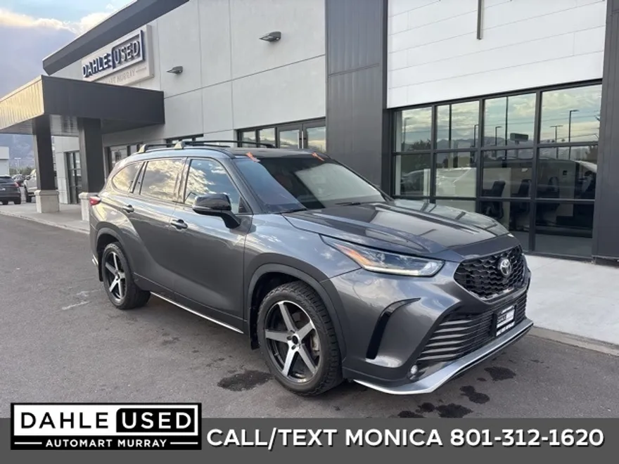 2021 Toyota Highlander XLE photo 1