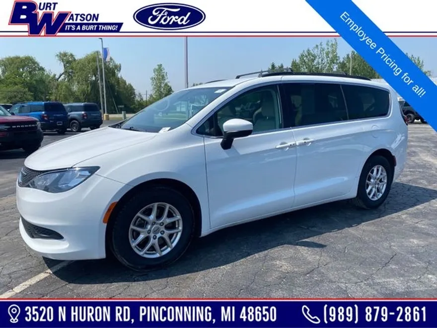 2021 Chrysler Voyager LXi photo 1