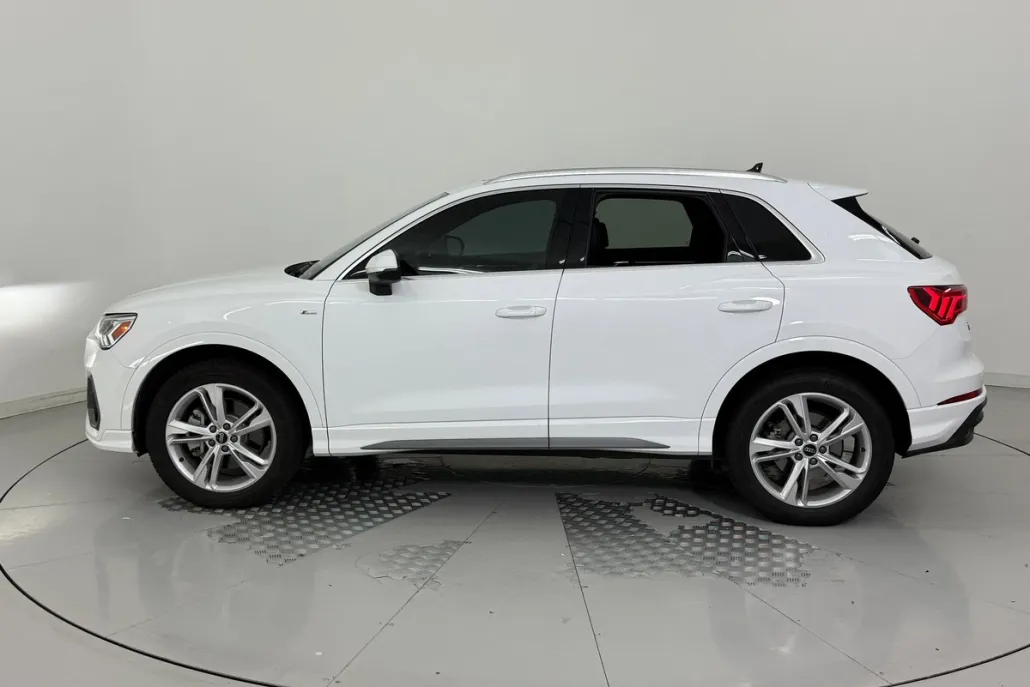2024 Audi Q3 S line Premium Plus photo 1