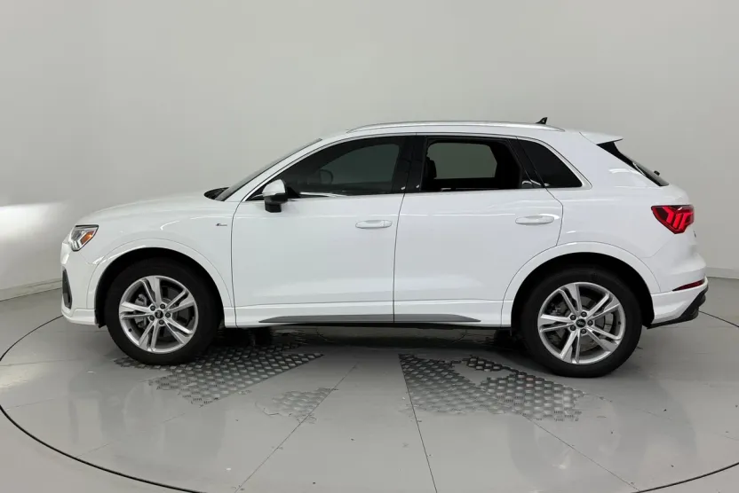 2024 Audi Q3 S line Premium Plus photo 1