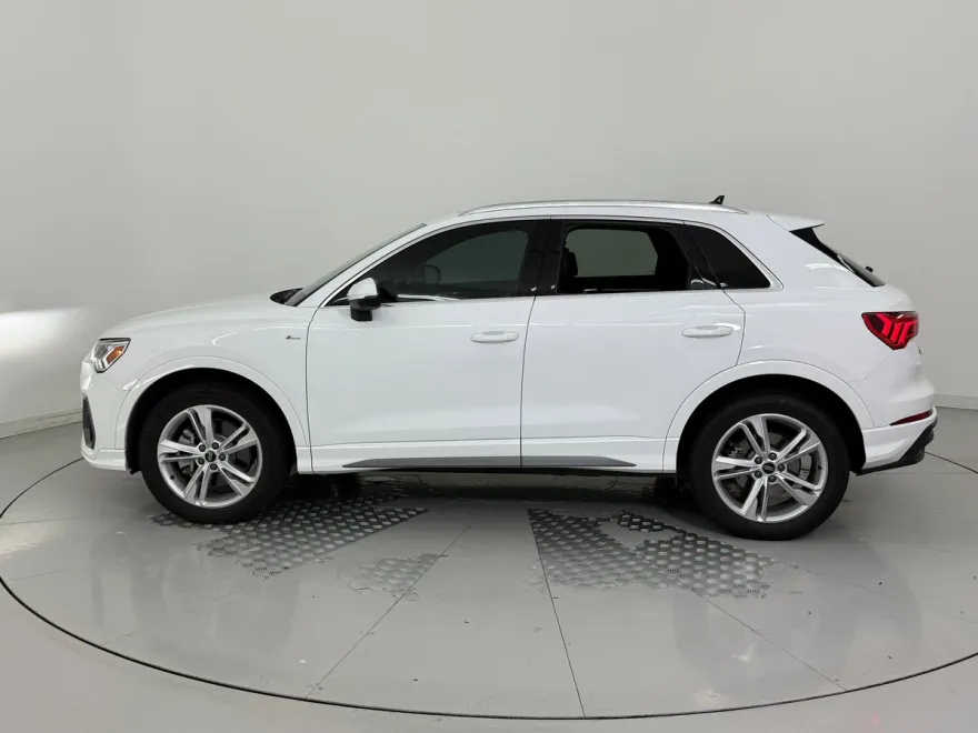 2024 Audi Q3 S line Premium Plus photo 1