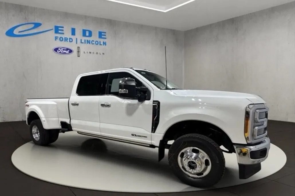 2026 Ford F-350 Lariat photo 1