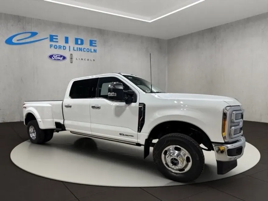 2026 Ford F-350 Lariat photo 1