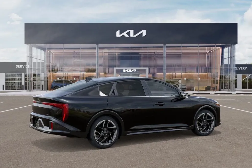 2025 Kia K4 GT-Line photo 1