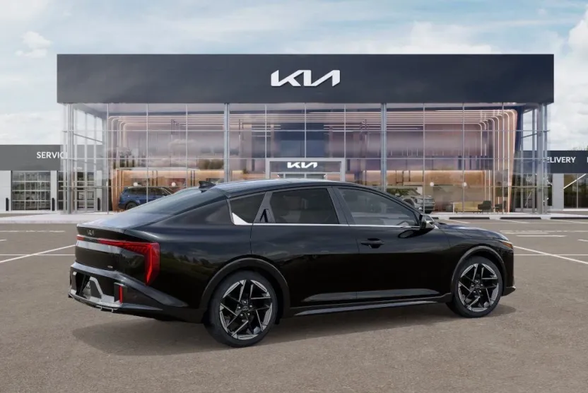 2025 Kia K4 GT-Line photo 1