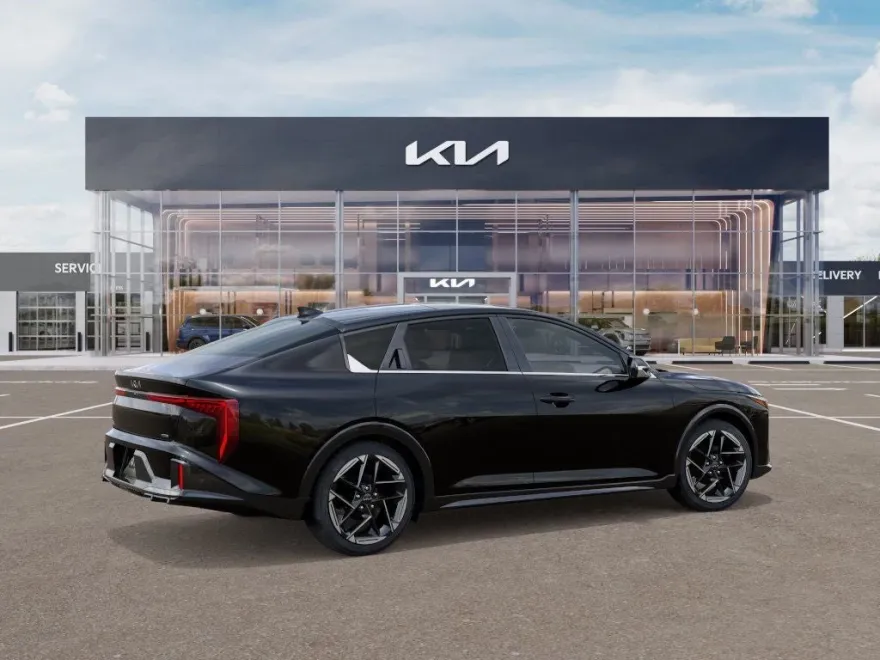 2025 Kia K4 GT-Line photo 1