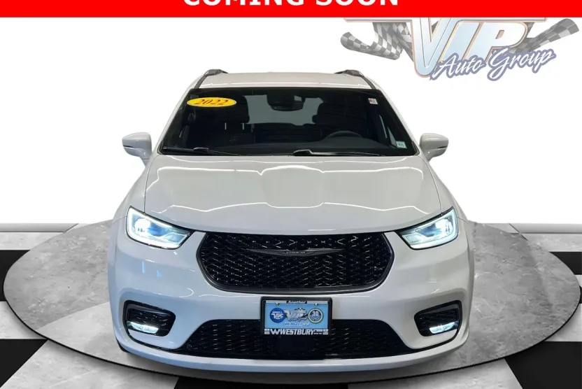 2022 Chrysler Pacifica Touring L photo 1