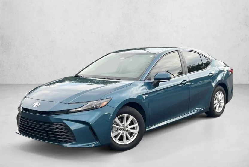 2025 Toyota Camry LE photo 1