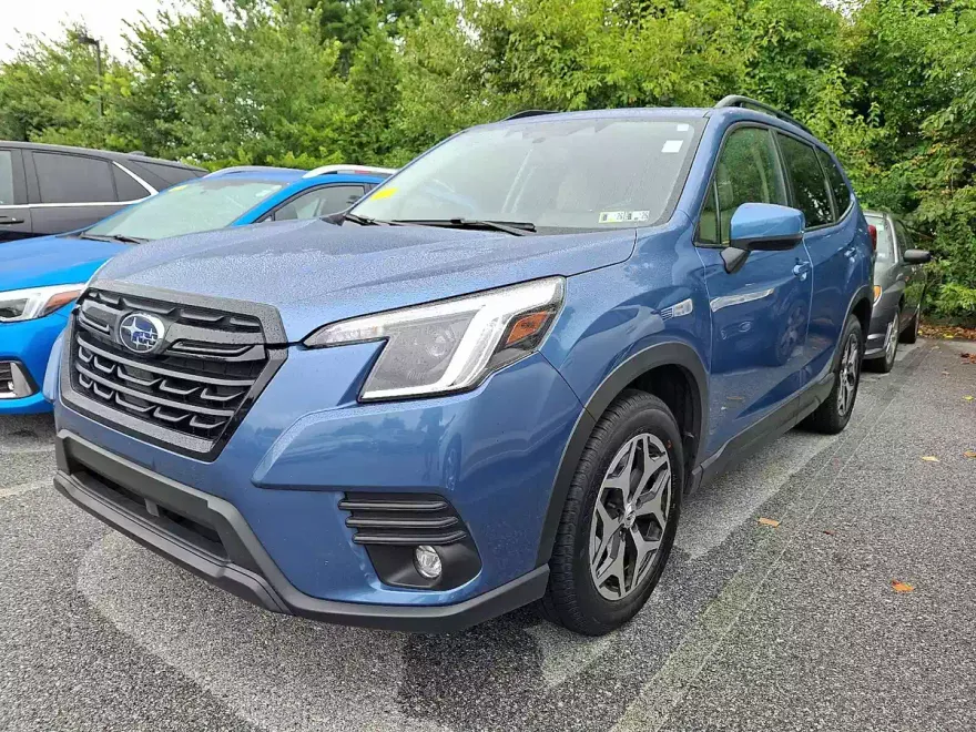 2024 Subaru Forester Premium Base photo 1