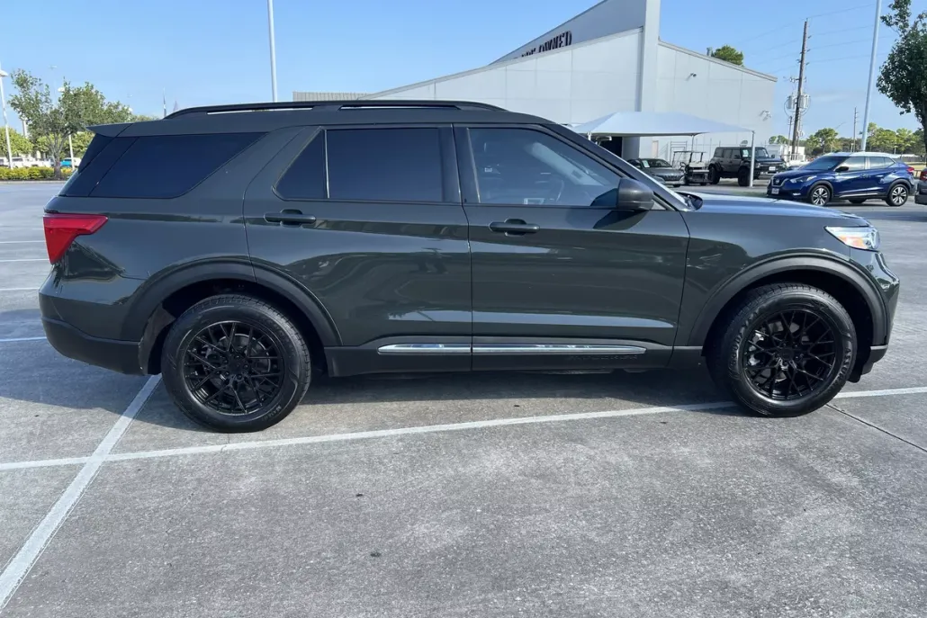 2022 Ford Explorer XLT photo 1