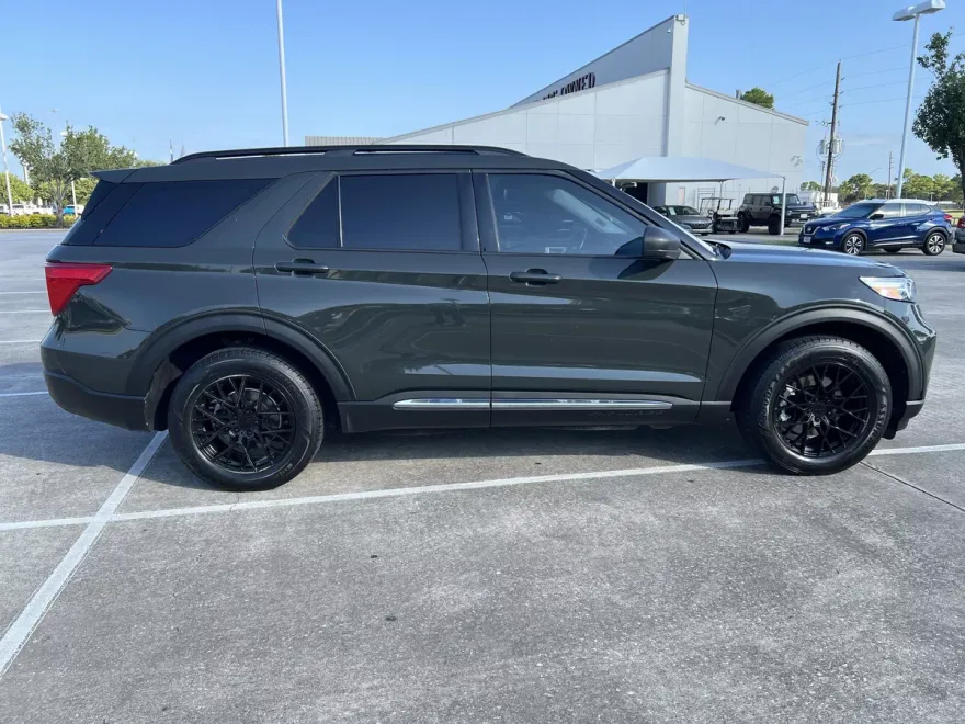 2022 Ford Explorer XLT photo 1