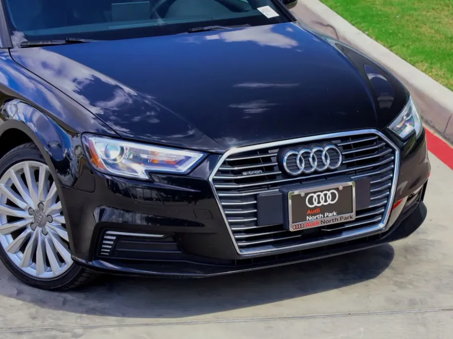 2017 Audi A3 E-tron Premium photo 1