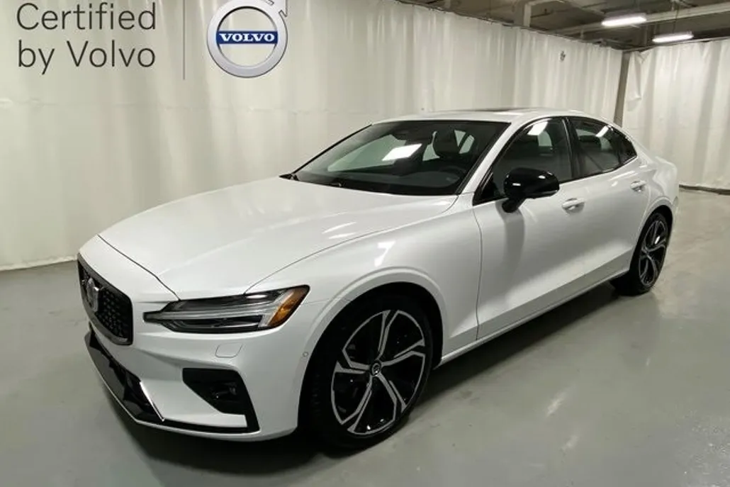 2024 Volvo S60 B5 Plus photo 1