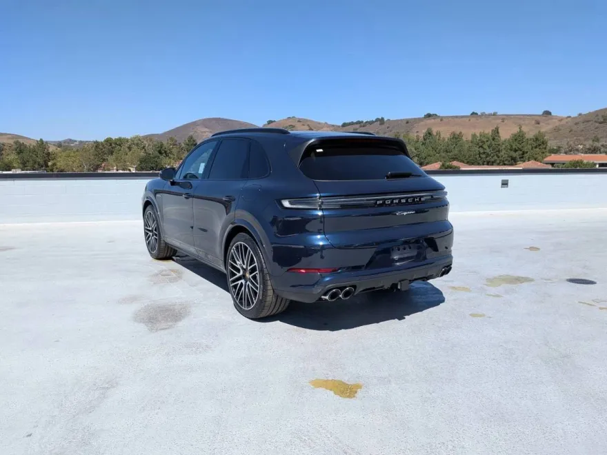 2025 Porsche Cayenne E-Hybrid photo 1