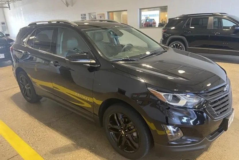 2020 Chevrolet Equinox LT photo 1