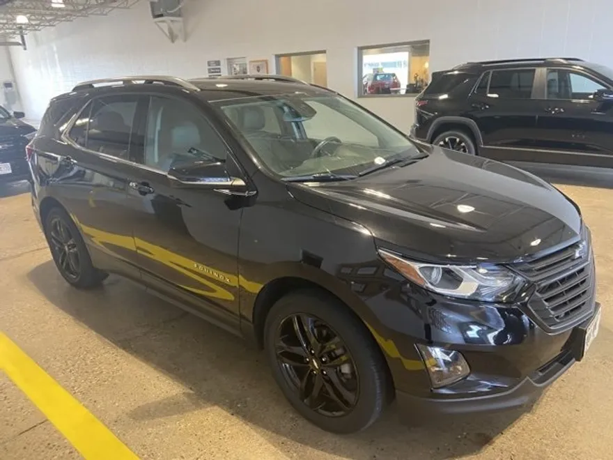 2020 Chevrolet Equinox LT photo 1