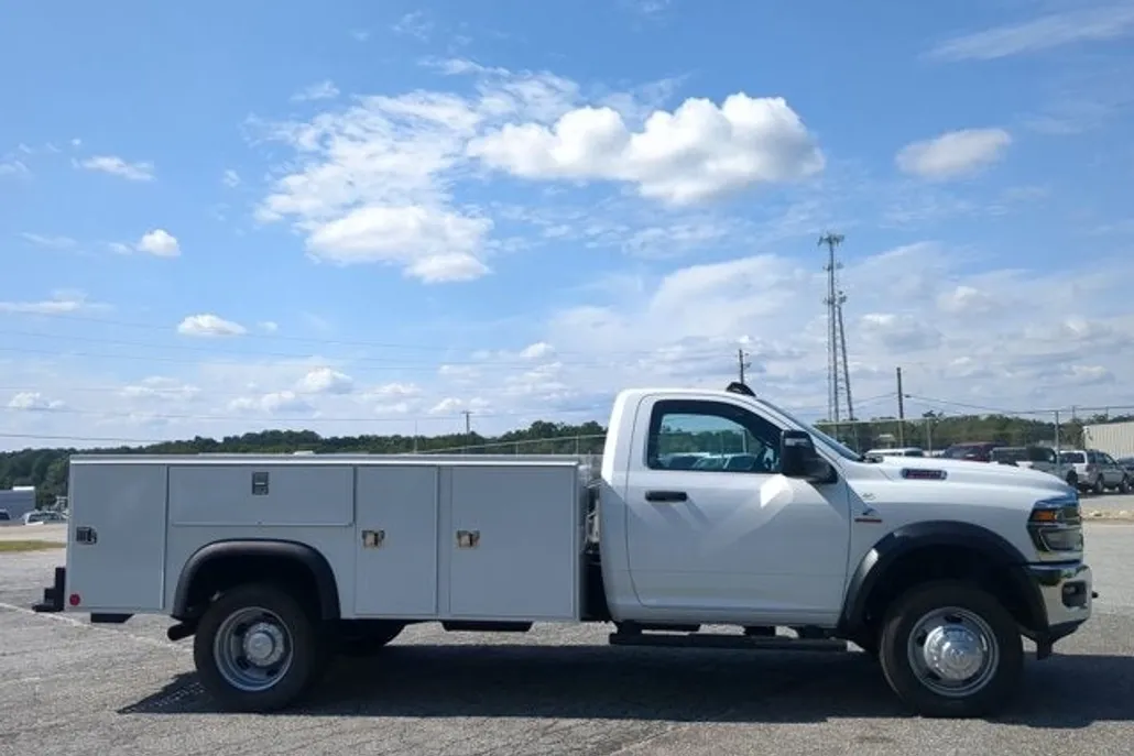 2025 Ram 5500 photo 1