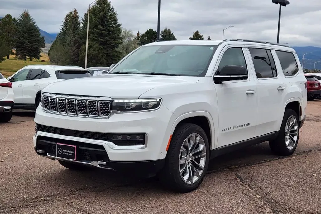 2023 Jeep Grand Wagoneer II photo 1