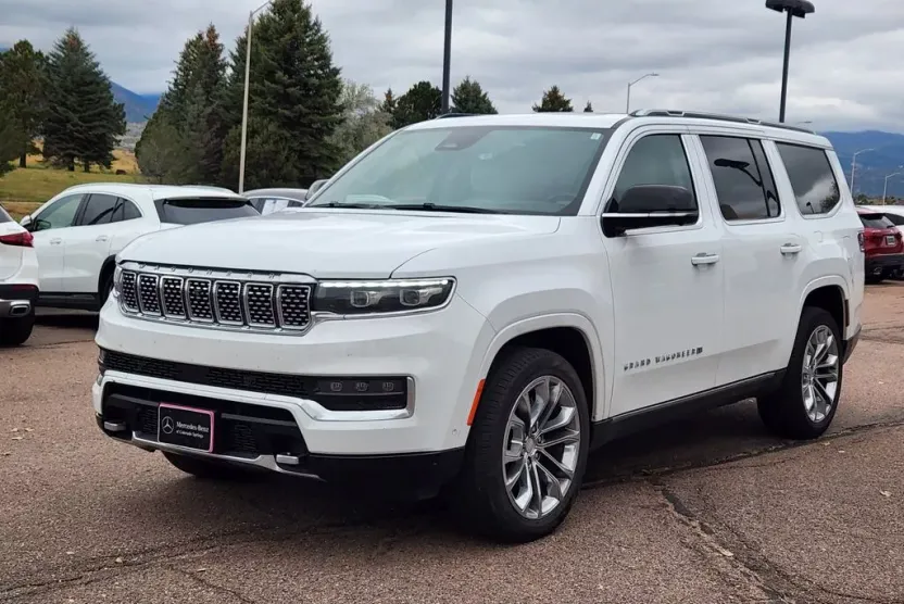 2023 Jeep Grand Wagoneer II photo 1