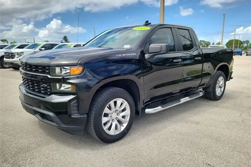 2022 Chevrolet Silverado 1500 Custom photo 1
