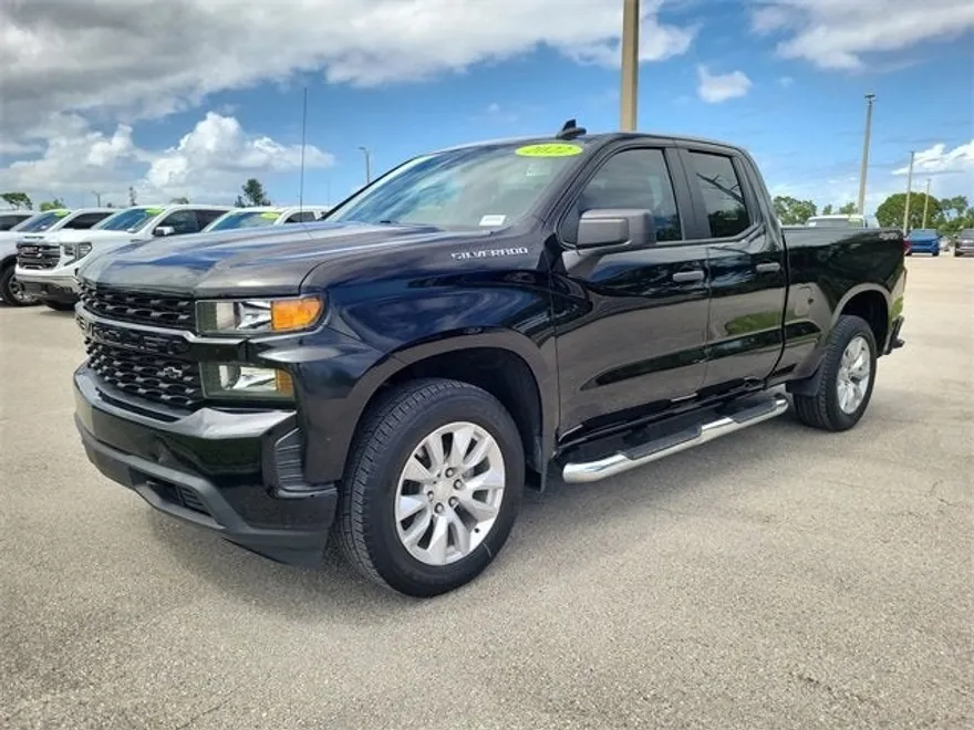 2022 Chevrolet Silverado 1500 Custom photo 1