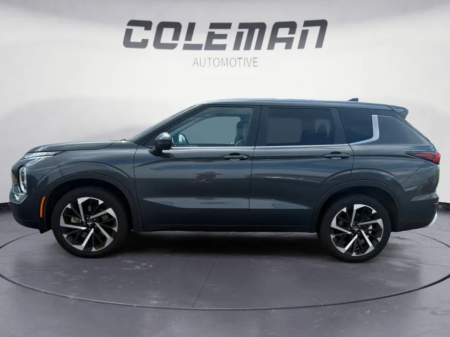 2024 Mitsubishi Outlander SE photo 1