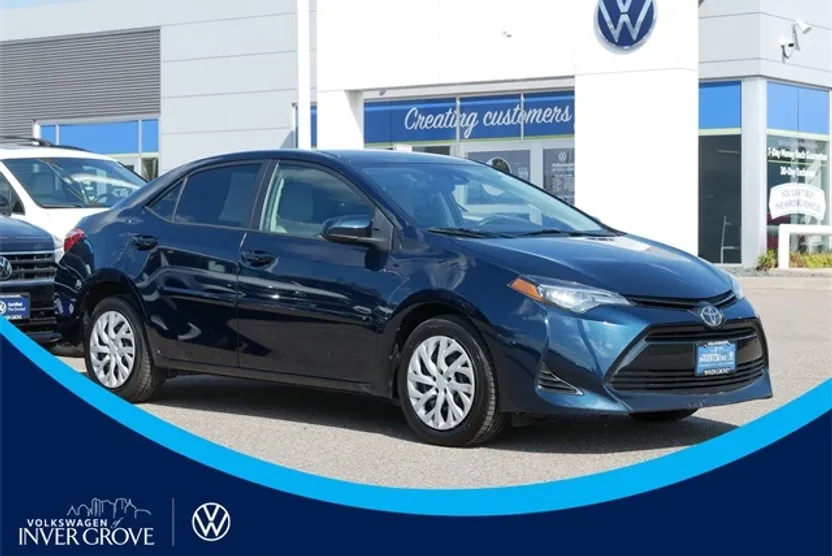 2019 Toyota Corolla LE photo 1