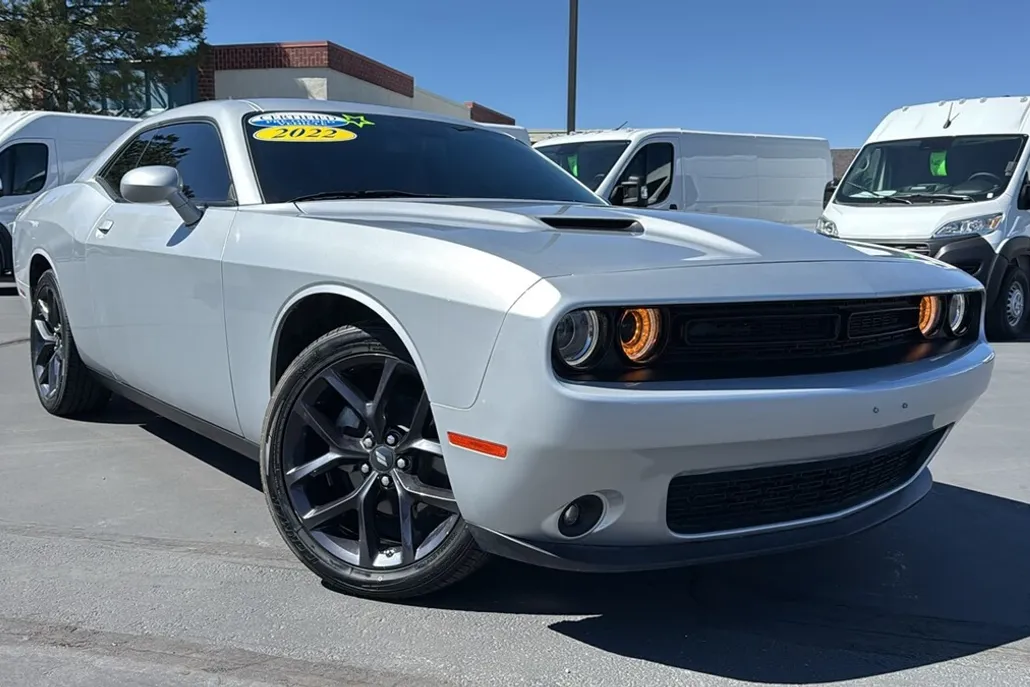 2022 Dodge Challenger SXT photo 1