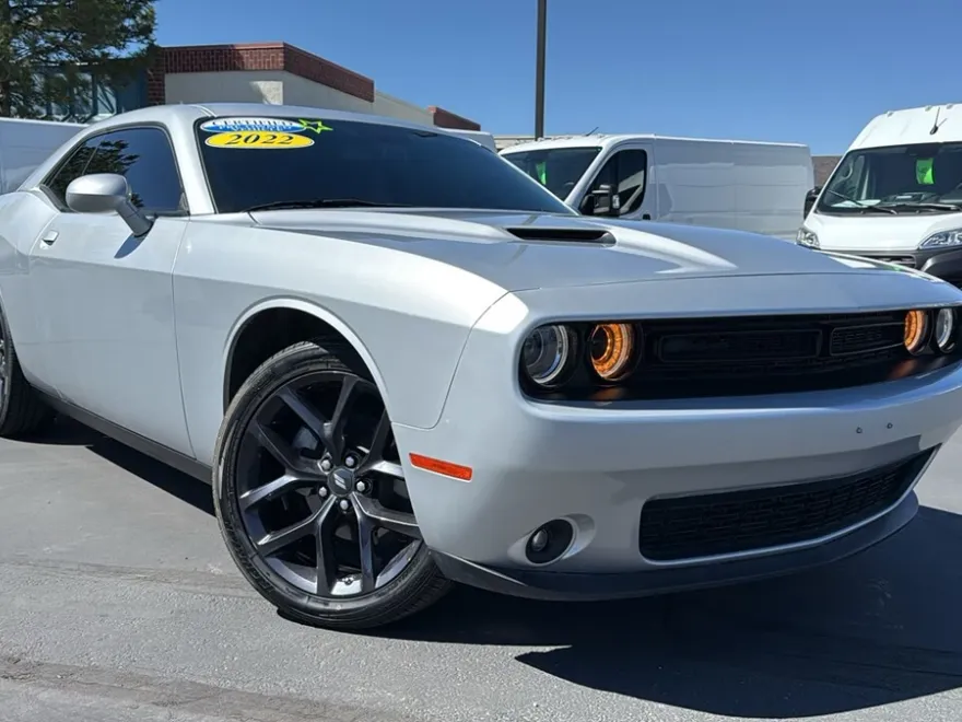 2022 Dodge Challenger SXT photo 1