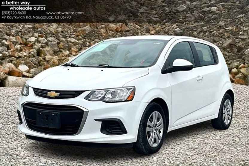 2019 Chevrolet Sonic LT photo 1