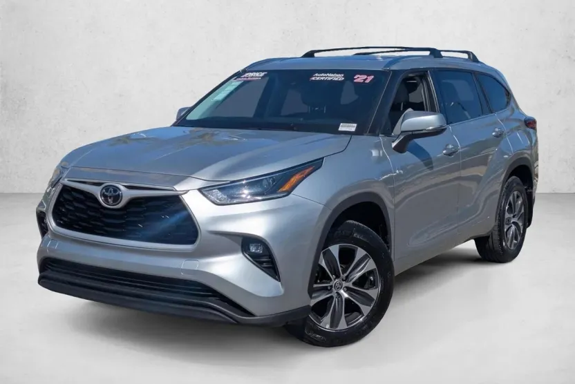 2021 Toyota Highlander XLE photo 1