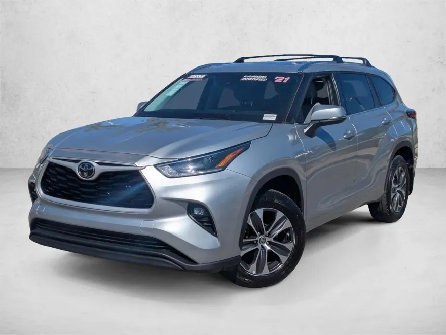 2021 Toyota Highlander XLE photo 1