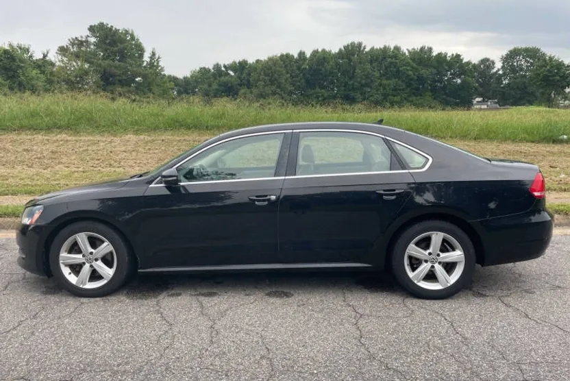 2012 Volkswagen Passat SE photo 1