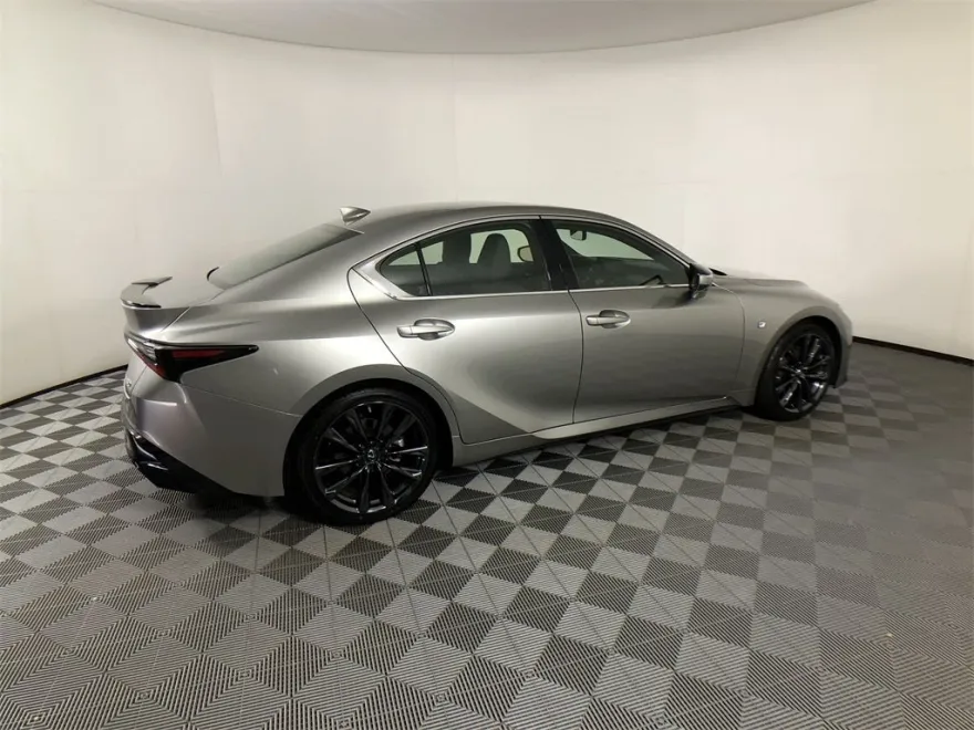 2022 Lexus IS 350 F SPORT photo 1