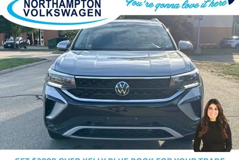 2024 Volkswagen Taos SE photo 1