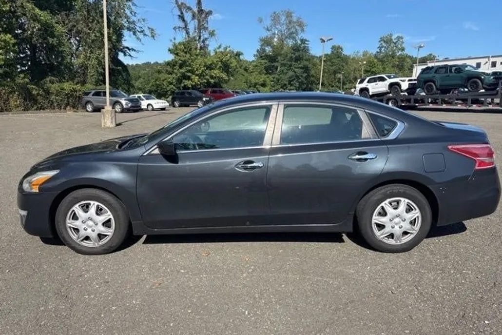 2013 Nissan Altima 2.5 S photo 1