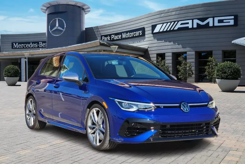 2024 Volkswagen Golf R photo 1