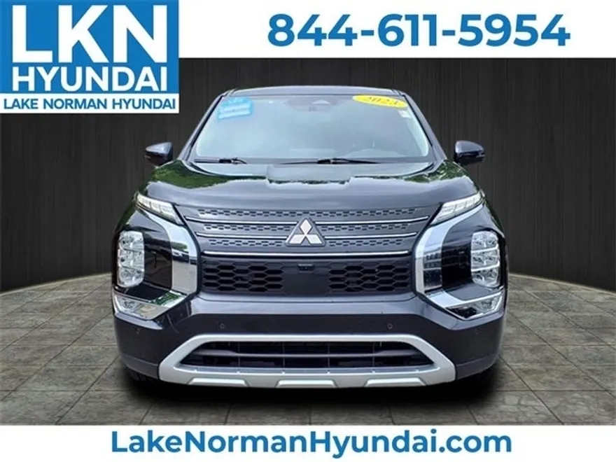 2023 Mitsubishi Outlander PHEV SE photo 1