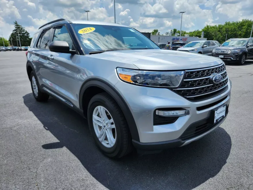 2024 Ford Explorer XLT photo 1